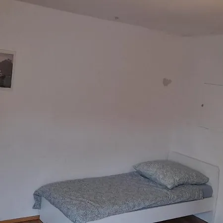 Monteurzimmer - *